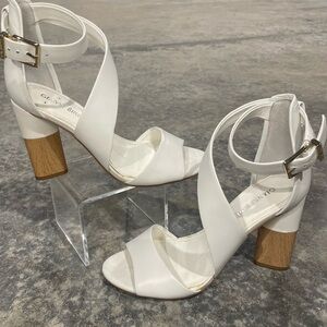 Gianni Bini- SZ 7 White Block Heels